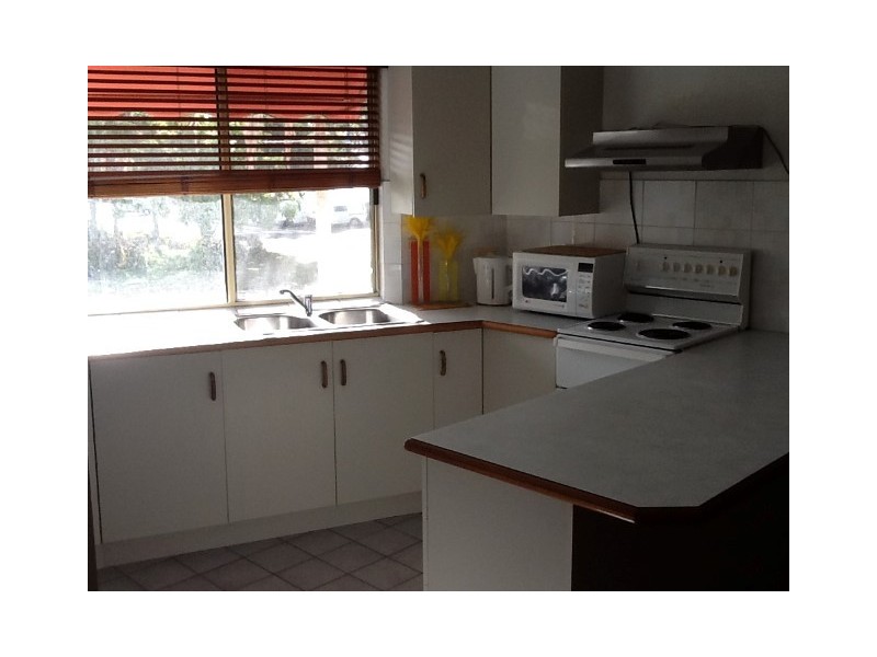 3/457 ESPLANADE, Torquay QLD 4655