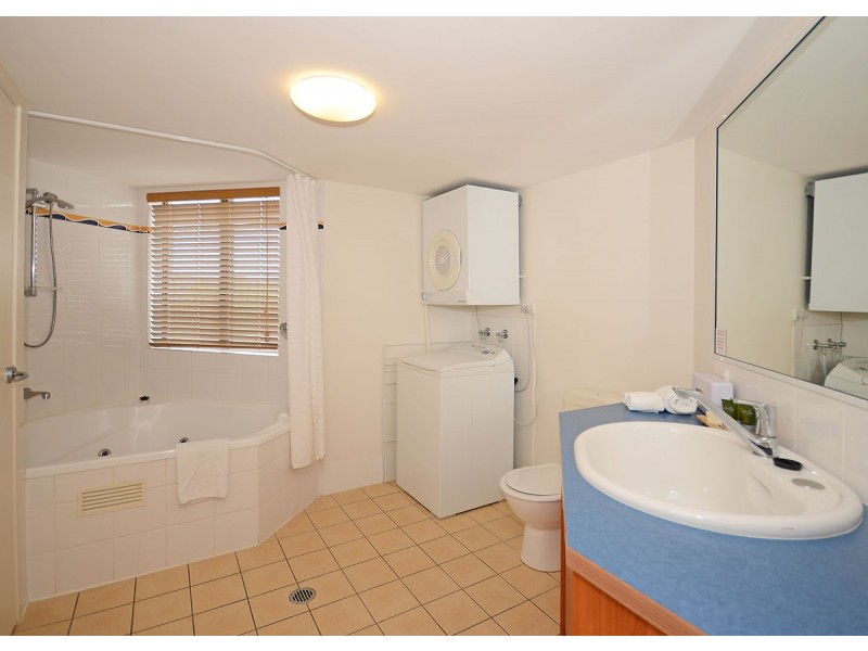 Unit 301 Mantra Resort, Buccaneer Drive, Urangan QLD 4655