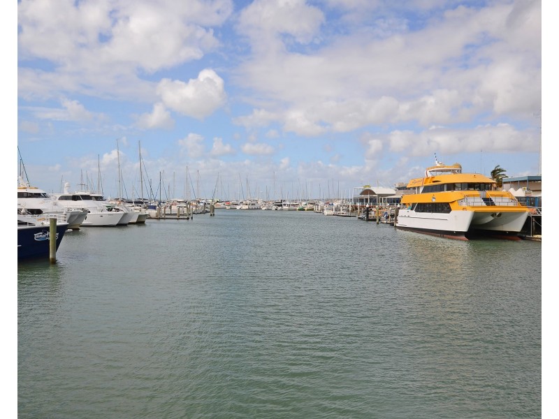 Unit 301 Mantra Resort, Buccaneer Drive, Urangan QLD 4655