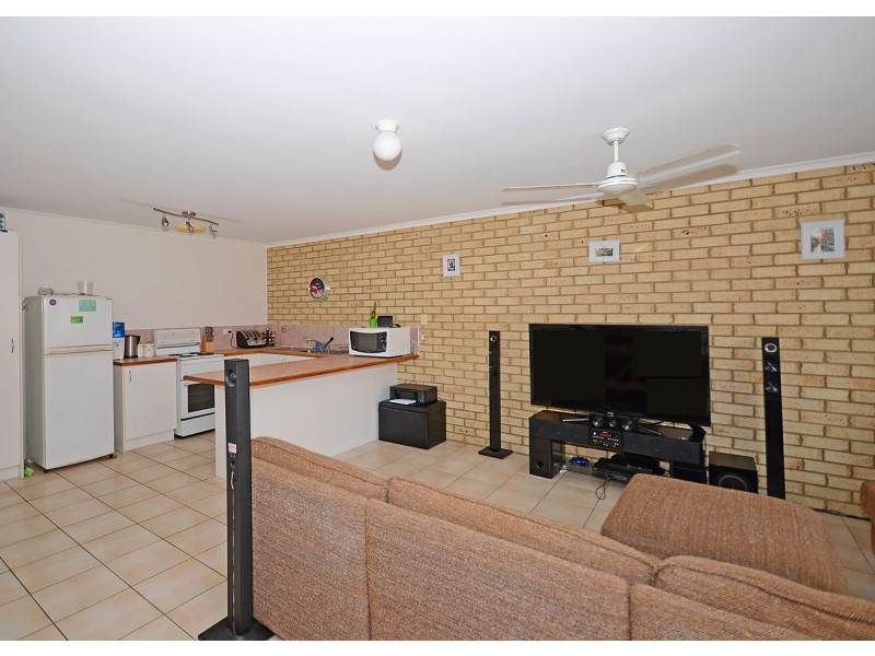 2/33 King Street, Urangan QLD 4655