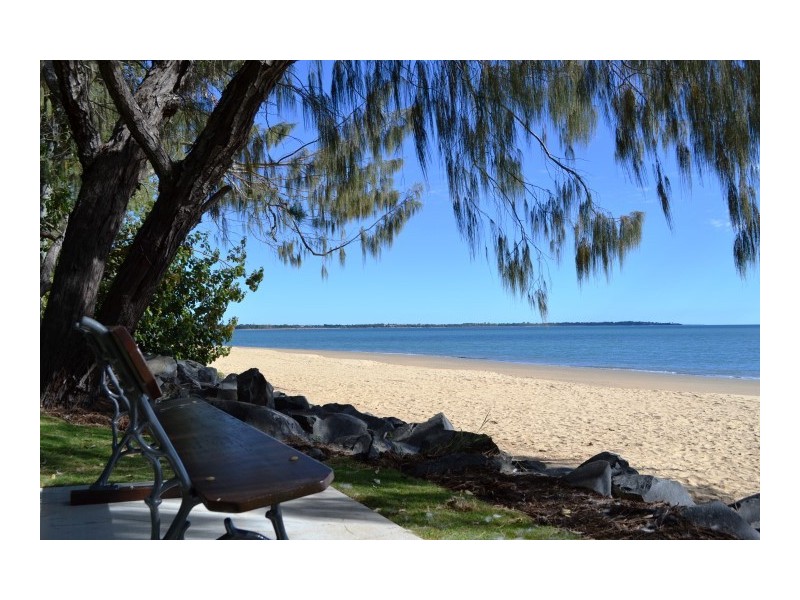 2/33 King Street, Urangan QLD 4655