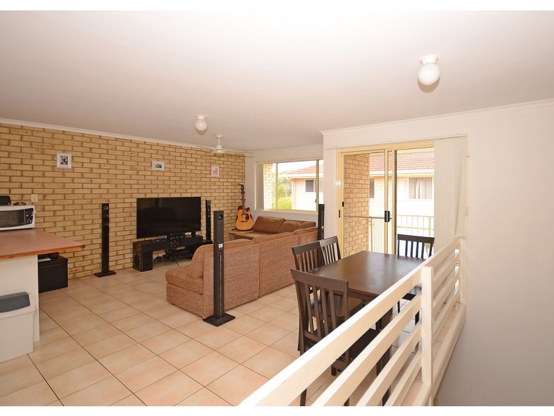 2/33 King Street, Urangan QLD 4655