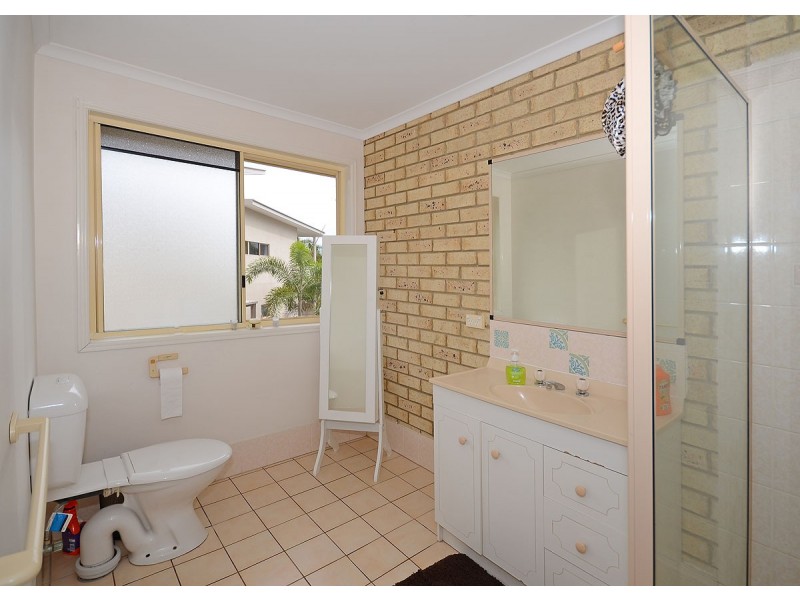 2/33 King Street, Urangan QLD 4655