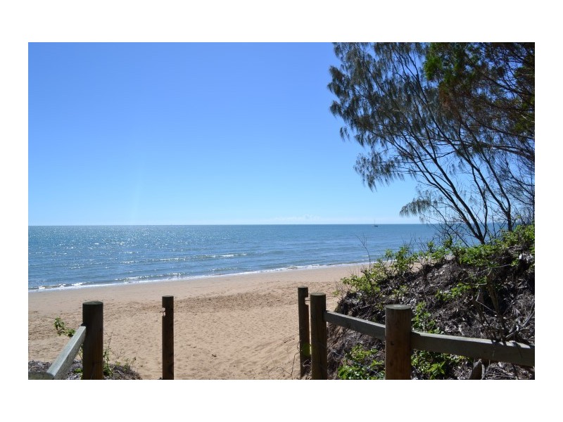 2/33 King Street, Urangan QLD 4655