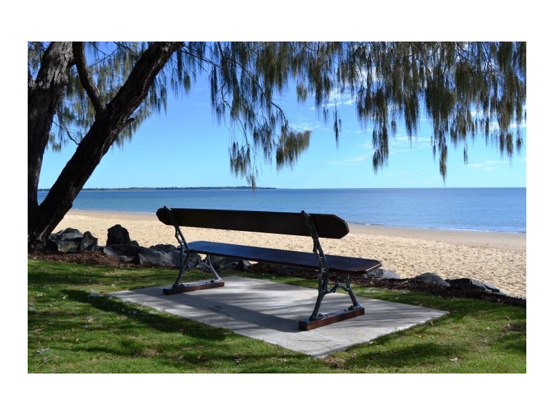 2/33 King Street, Urangan QLD 4655