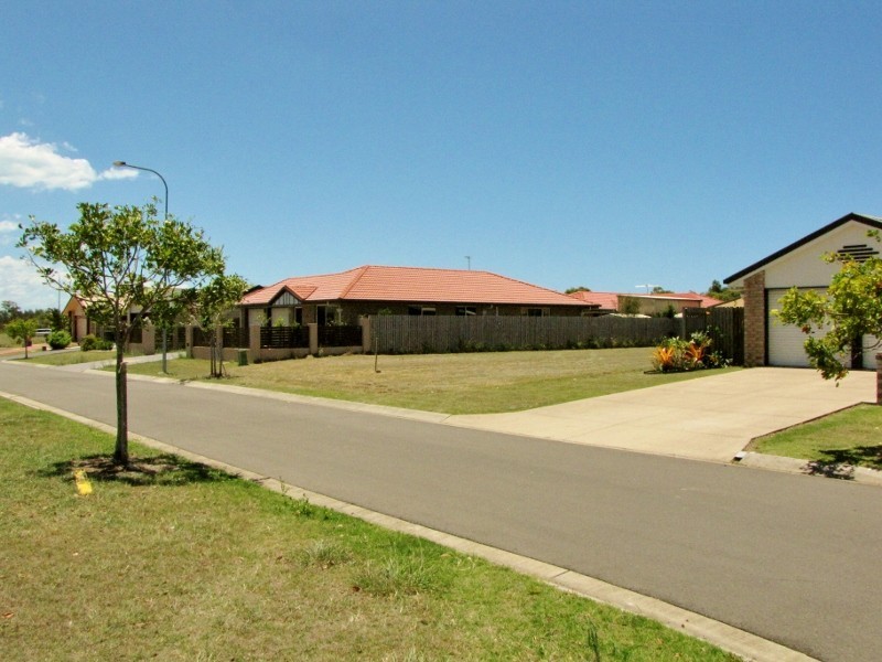8 Dory Drive, Point Vernon QLD 4655