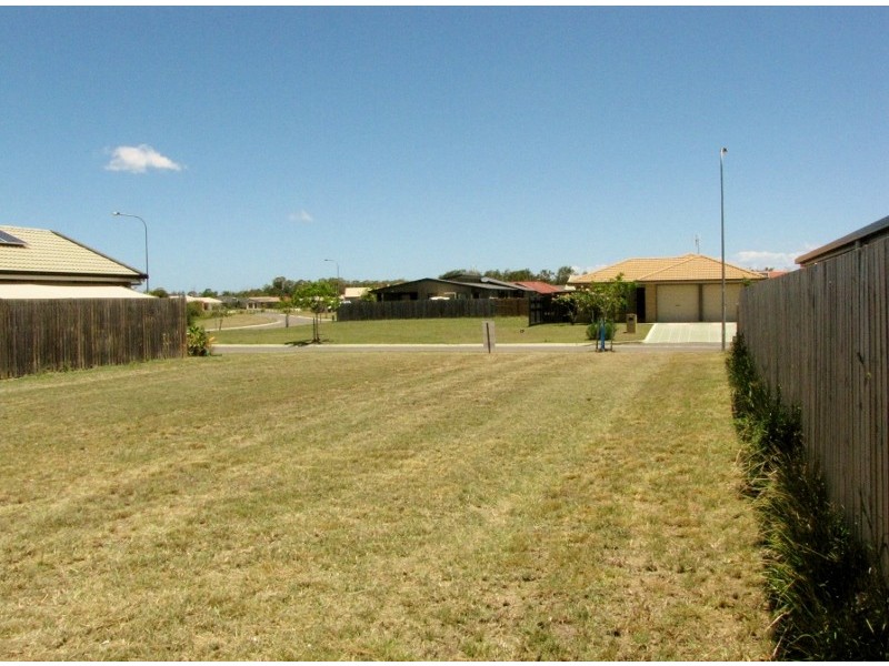 8 Dory Drive, Point Vernon QLD 4655