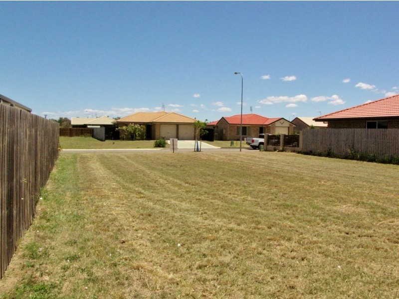 8 Dory Drive, Point Vernon QLD 4655