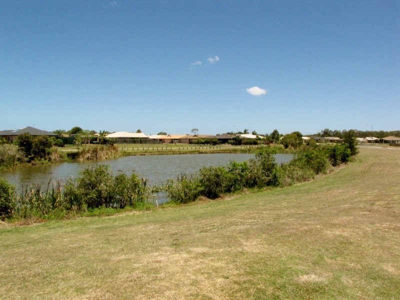 8 Dory Drive, Point Vernon QLD 4655