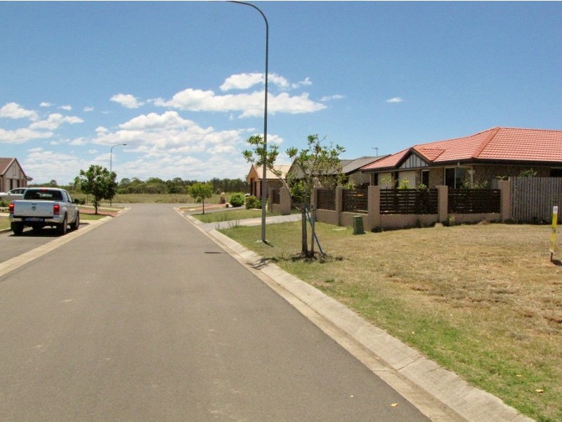 8 Dory Drive, Point Vernon QLD 4655