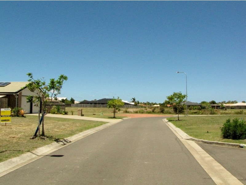 8 Dory Drive, Point Vernon QLD 4655