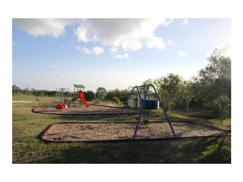 1-5 Henks Court, Dundowran Beach QLD 4655