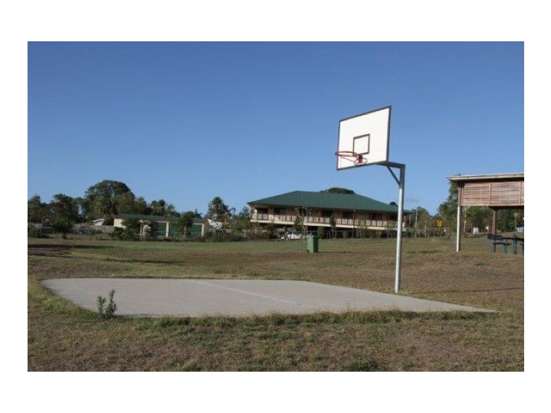 1-5 Henks Court, Dundowran Beach QLD 4655