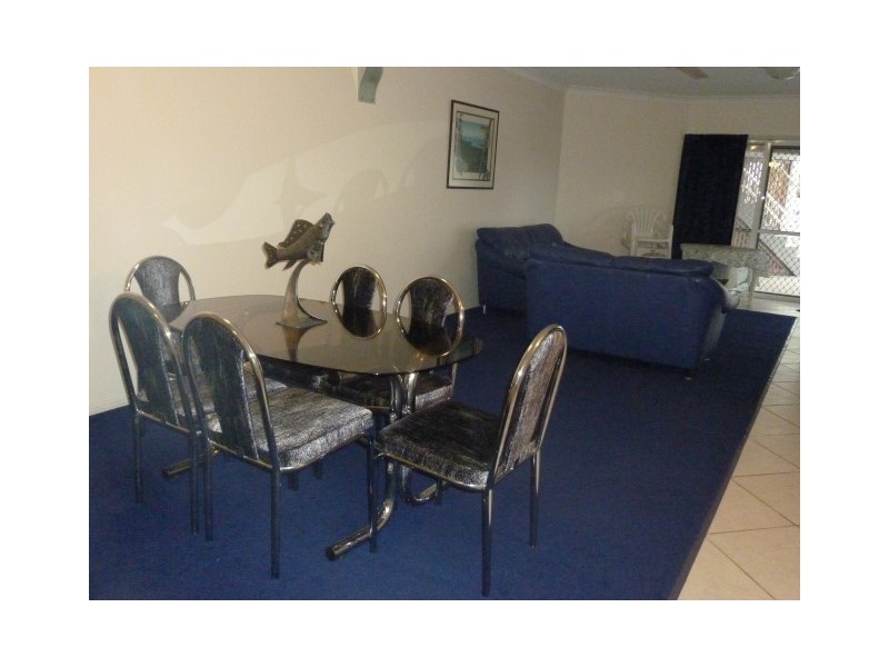 2/438 ESPLANADE, Torquay QLD 4655