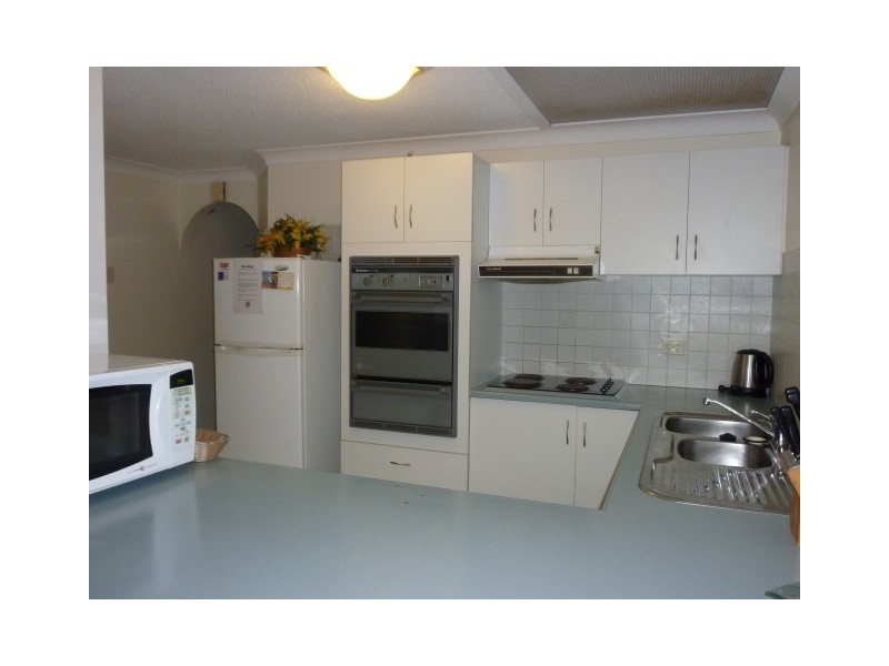 2/438 ESPLANADE, Torquay QLD 4655