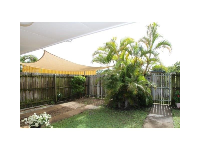 Unit 1/2 Wuruma Street, Scarness QLD 4655