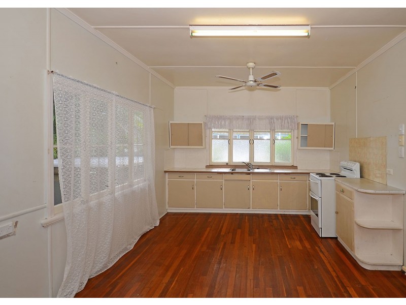 6 Ocean Street, Torquay QLD 4655
