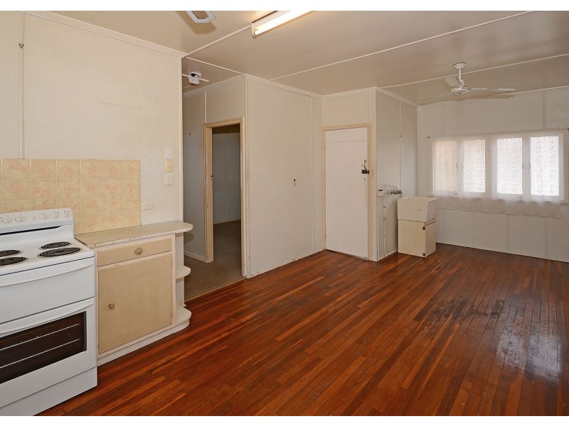 6 Ocean Street, Torquay QLD 4655