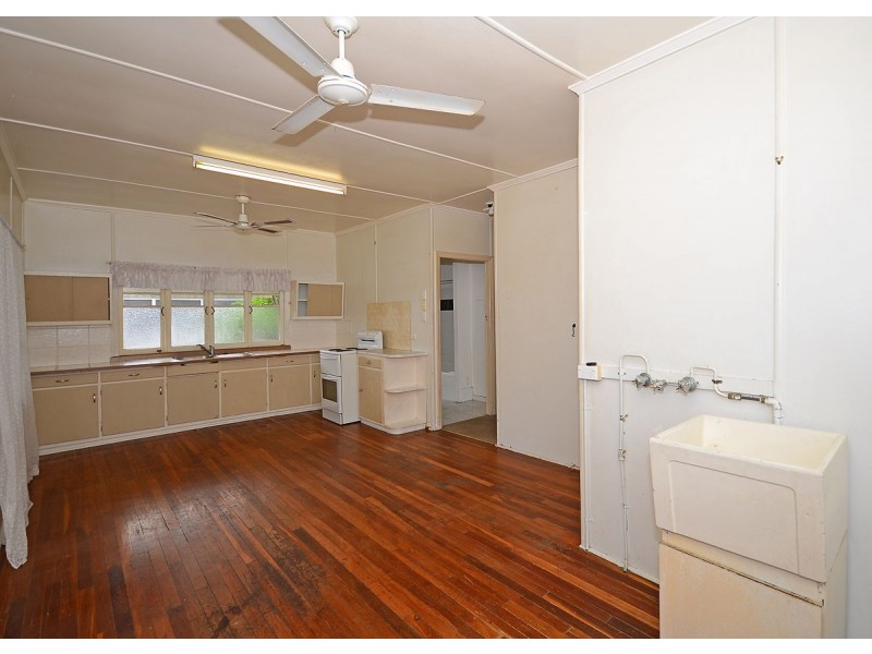 6 Ocean Street, Torquay QLD 4655