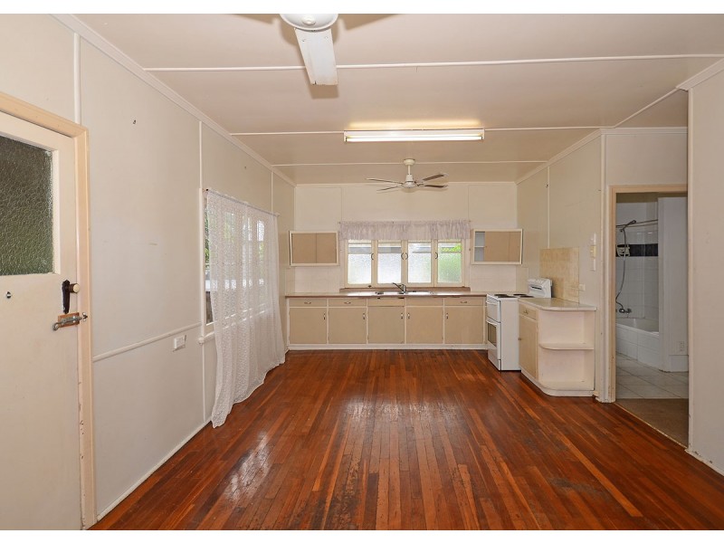 6 Ocean Street, Torquay QLD 4655