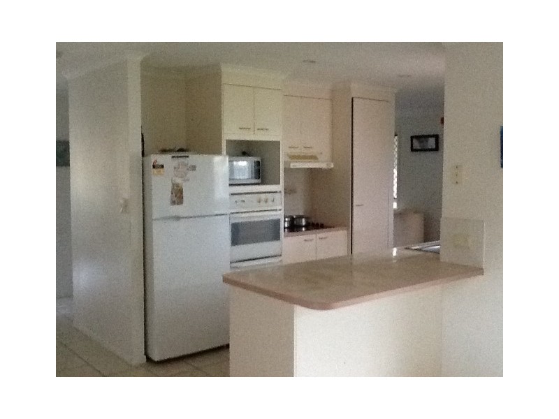 1 KING EDWARD CT, Urangan QLD 4655