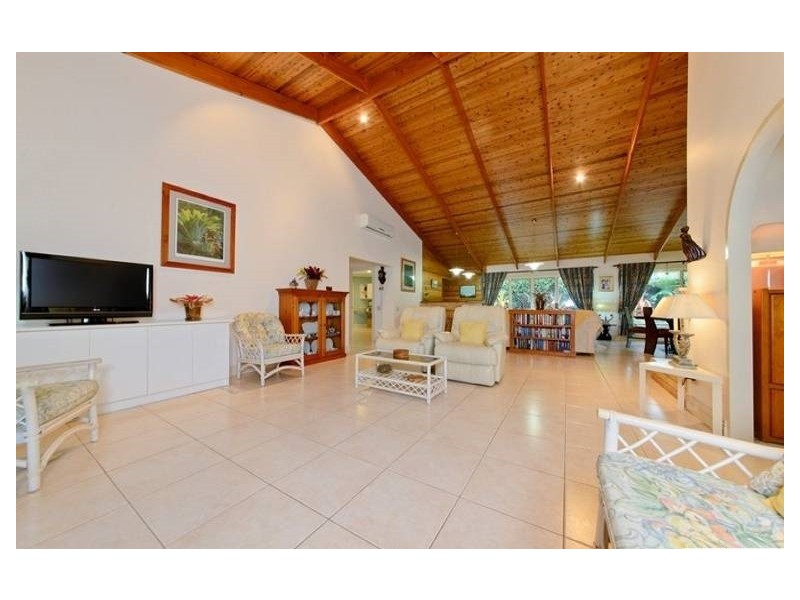 6 Pristine Place, Dundowran Beach QLD 4655