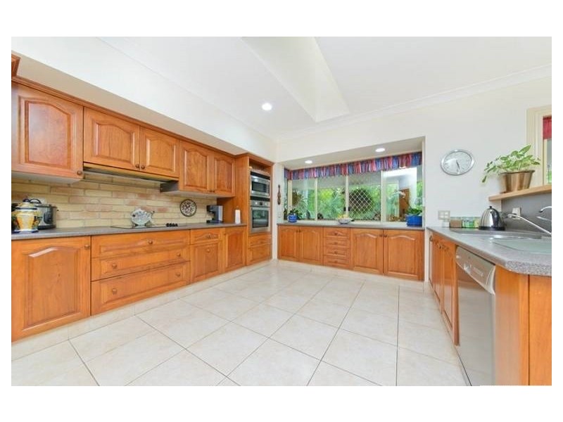 6 Pristine Place, Dundowran Beach QLD 4655