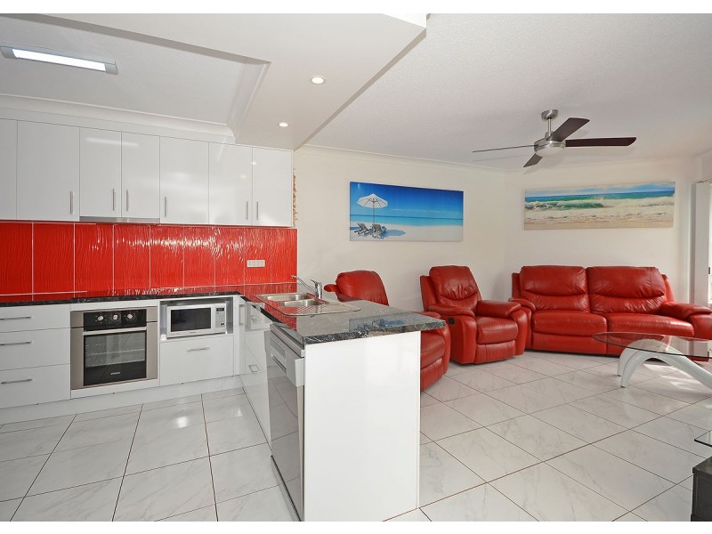 3/325 Esplanade, Scarness QLD 4655