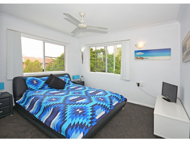 3/325 Esplanade, Scarness QLD 4655