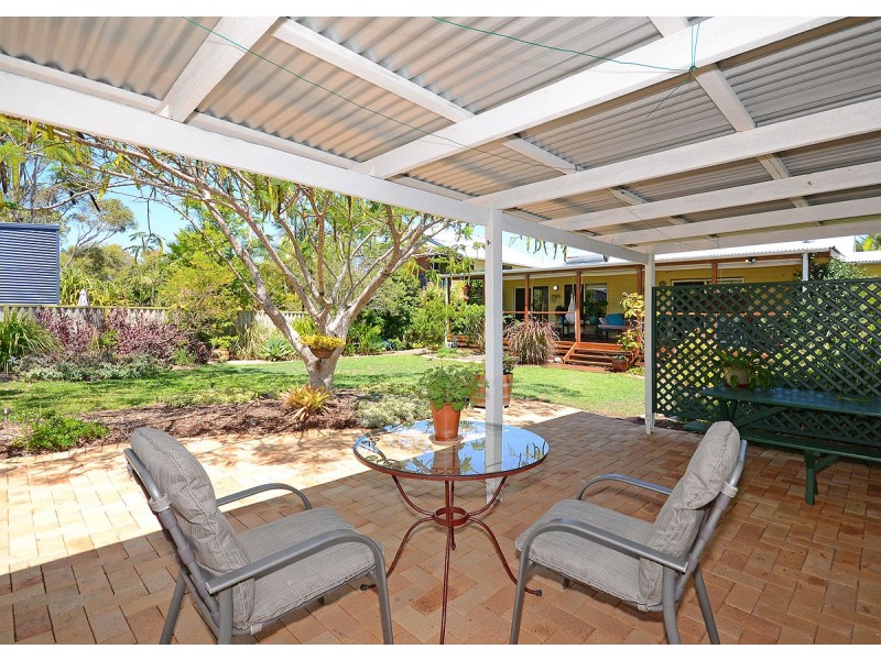 20 Helsham Str, Point Vernon QLD 4655