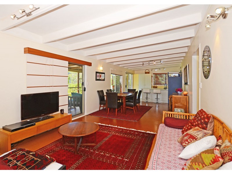 20 Helsham Str, Point Vernon QLD 4655