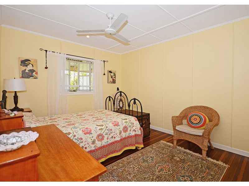 20 Helsham Str, Point Vernon QLD 4655