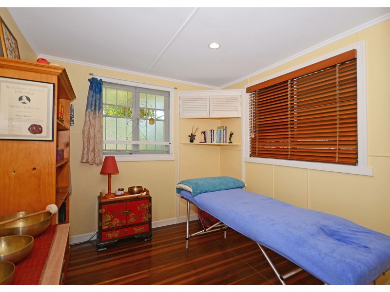 20 Helsham Str, Point Vernon QLD 4655