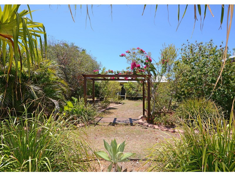 20 Helsham Str, Point Vernon QLD 4655