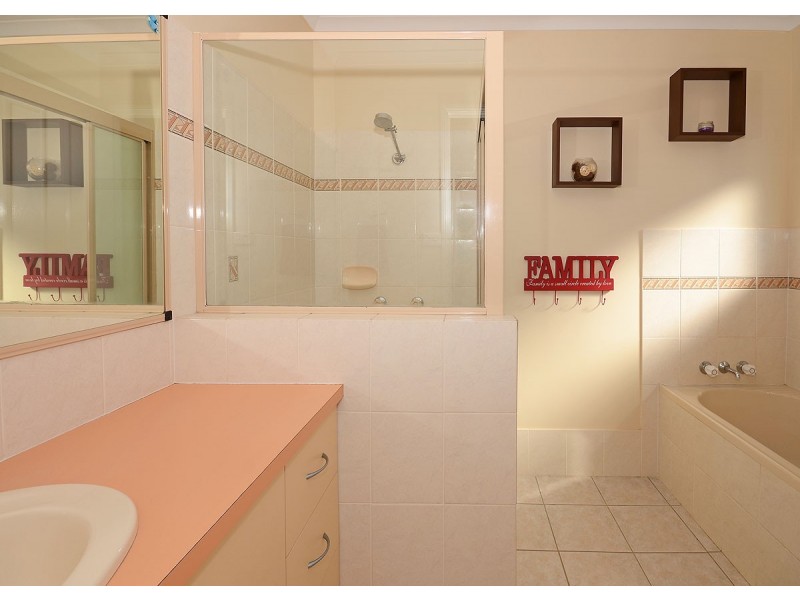 38 Victoria Street, Point Vernon QLD 4655