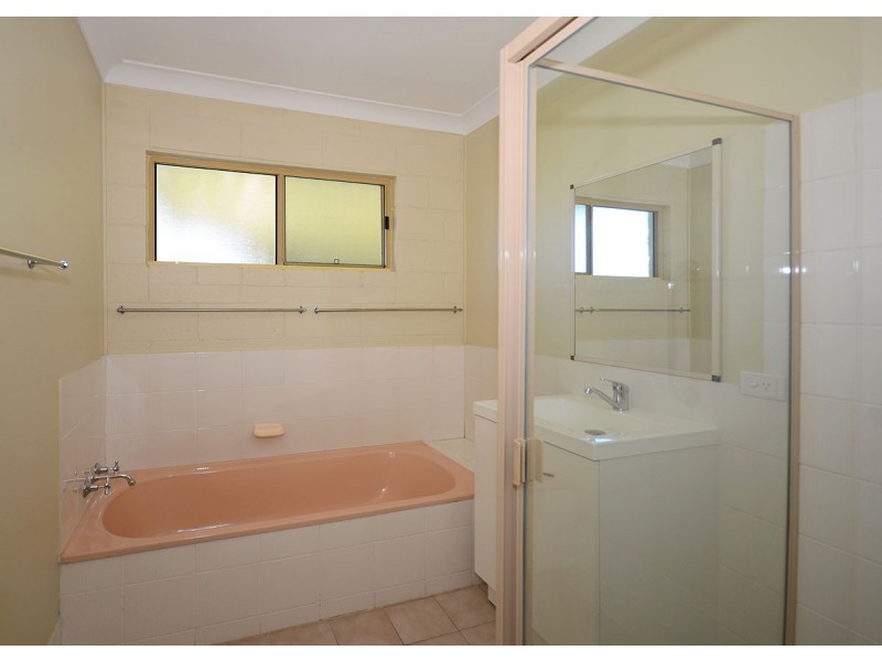 122 Hammond Street, Urangan QLD 4655