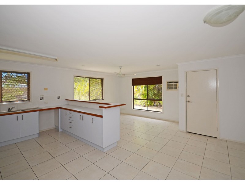3/233 Torquay Terrace, Torquay QLD 4655