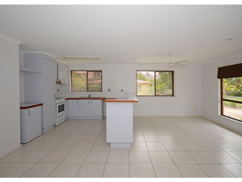 3/233 Torquay Terrace, Torquay QLD 4655