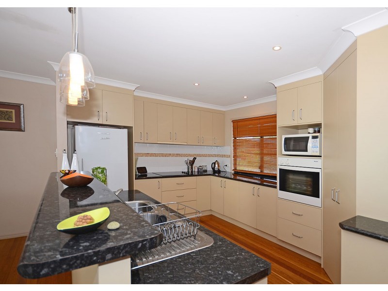 27 Hennessy Drive, Dundowran Beach QLD 4655