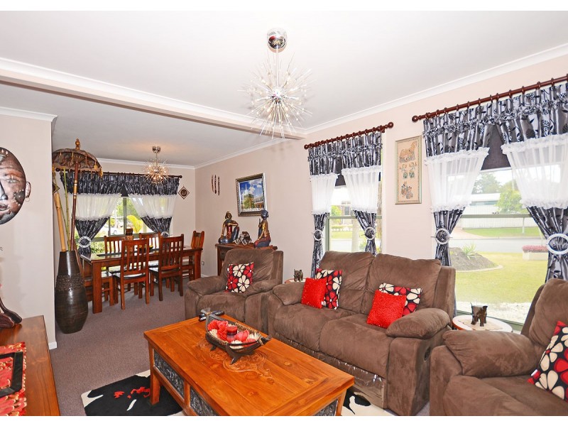 1 Whimbrel Grove, Eli Waters QLD 4655