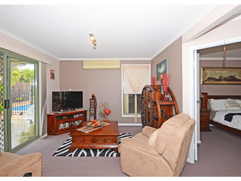 1 Whimbrel Grove, Eli Waters QLD 4655