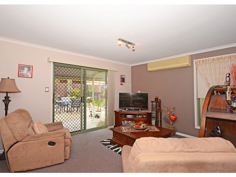 1 Whimbrel Grove, Eli Waters QLD 4655