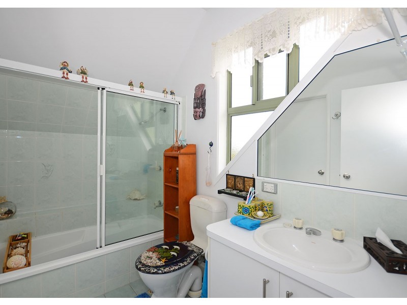 1 Whimbrel Grove, Eli Waters QLD 4655
