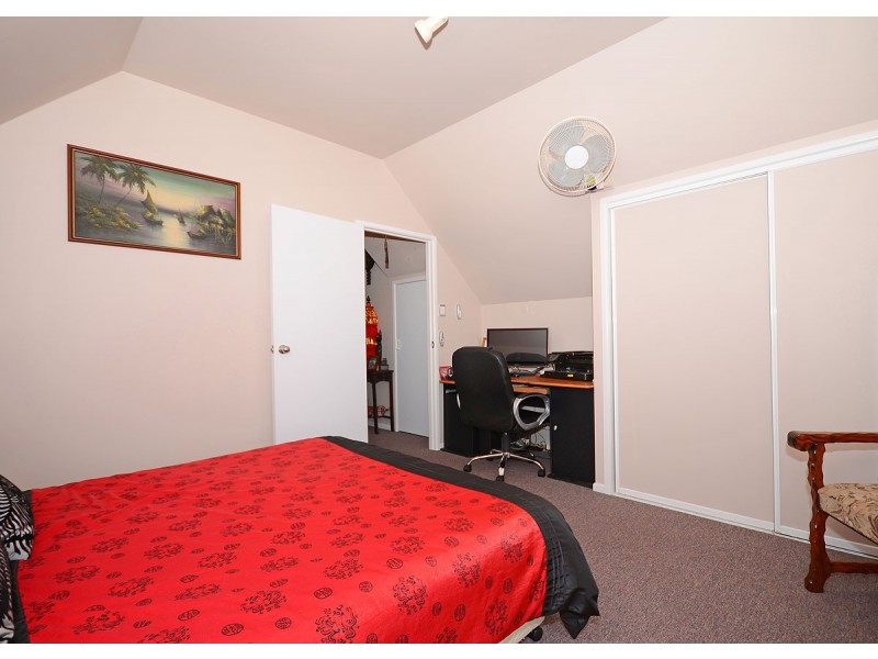 1 Whimbrel Grove, Eli Waters QLD 4655