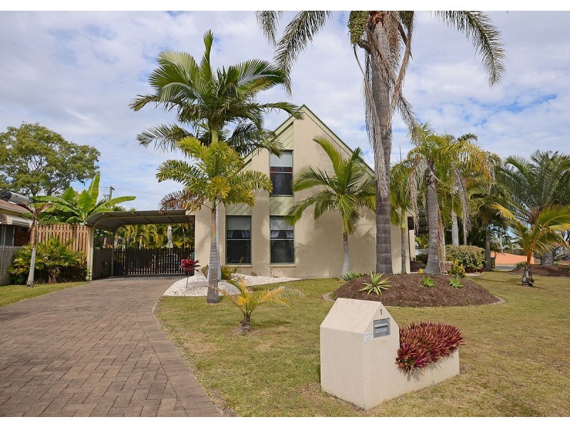 1 Whimbrel Grove, Eli Waters QLD 4655