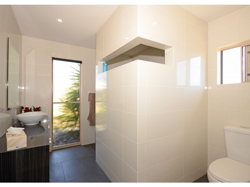 3 Mermaid Court, Eli Waters QLD 4655