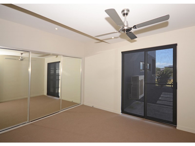 3 Mermaid Court, Eli Waters QLD 4655