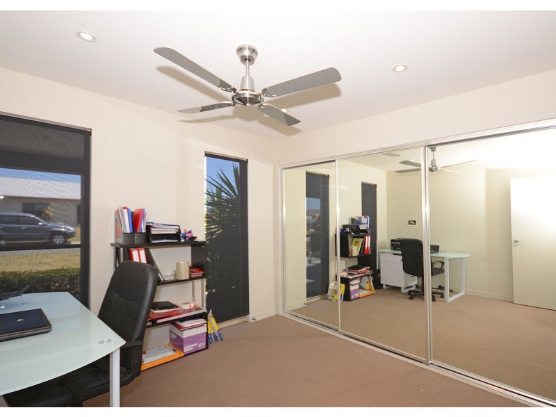 3 Mermaid Court, Eli Waters QLD 4655