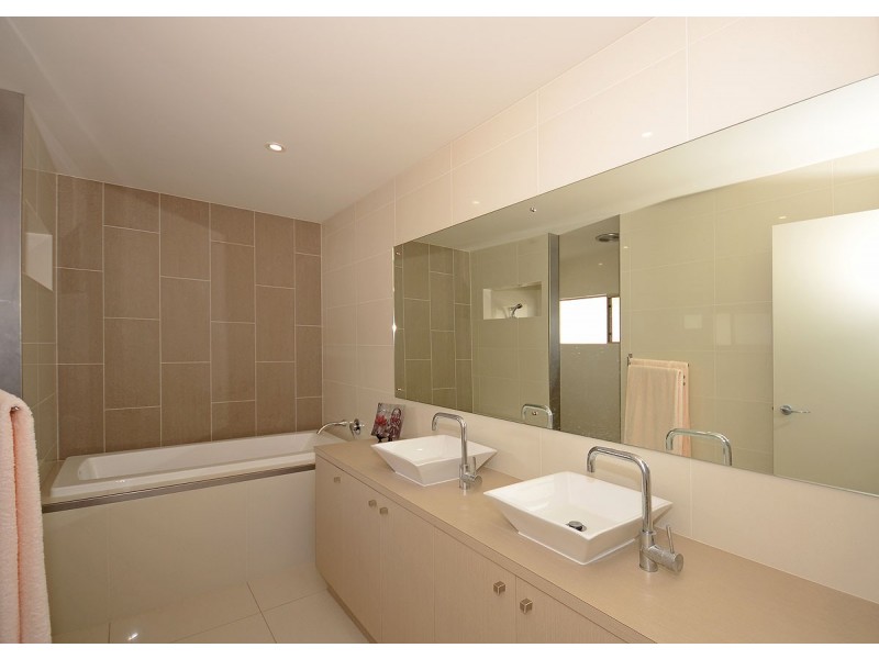 3 Mermaid Court, Eli Waters QLD 4655