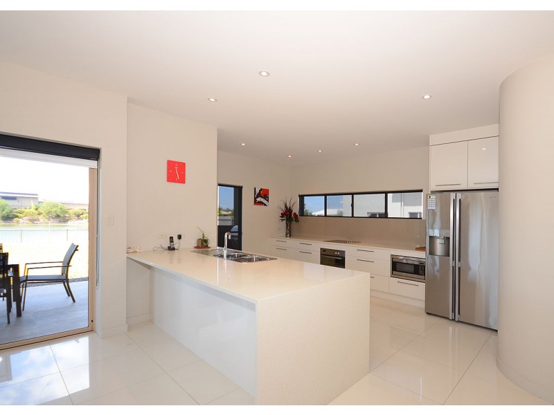 3 Mermaid Court, Eli Waters QLD 4655